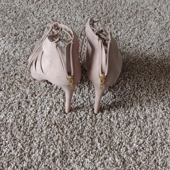 Madden Girl hills - Picture 2 of 5